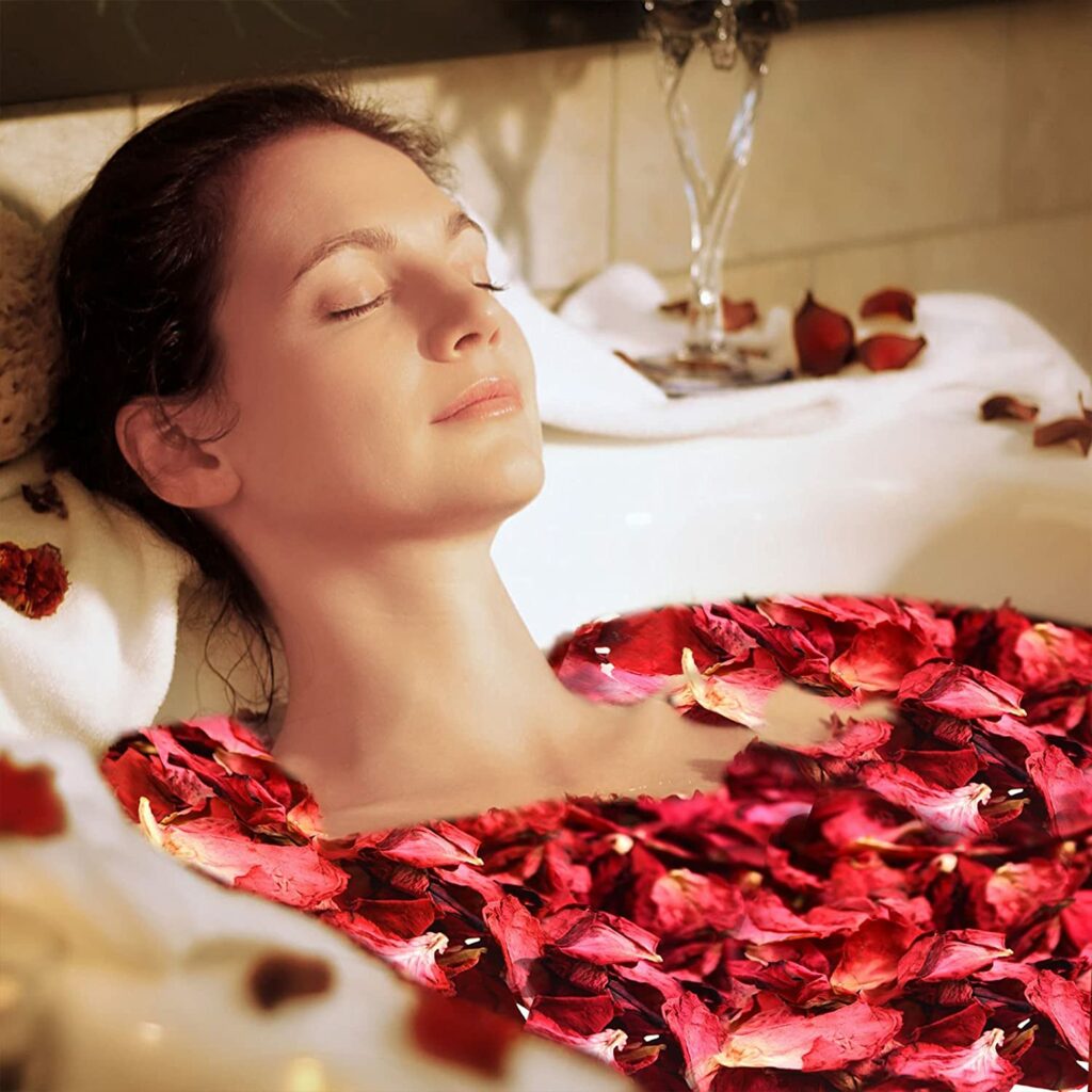 Rose petals for bathtubs